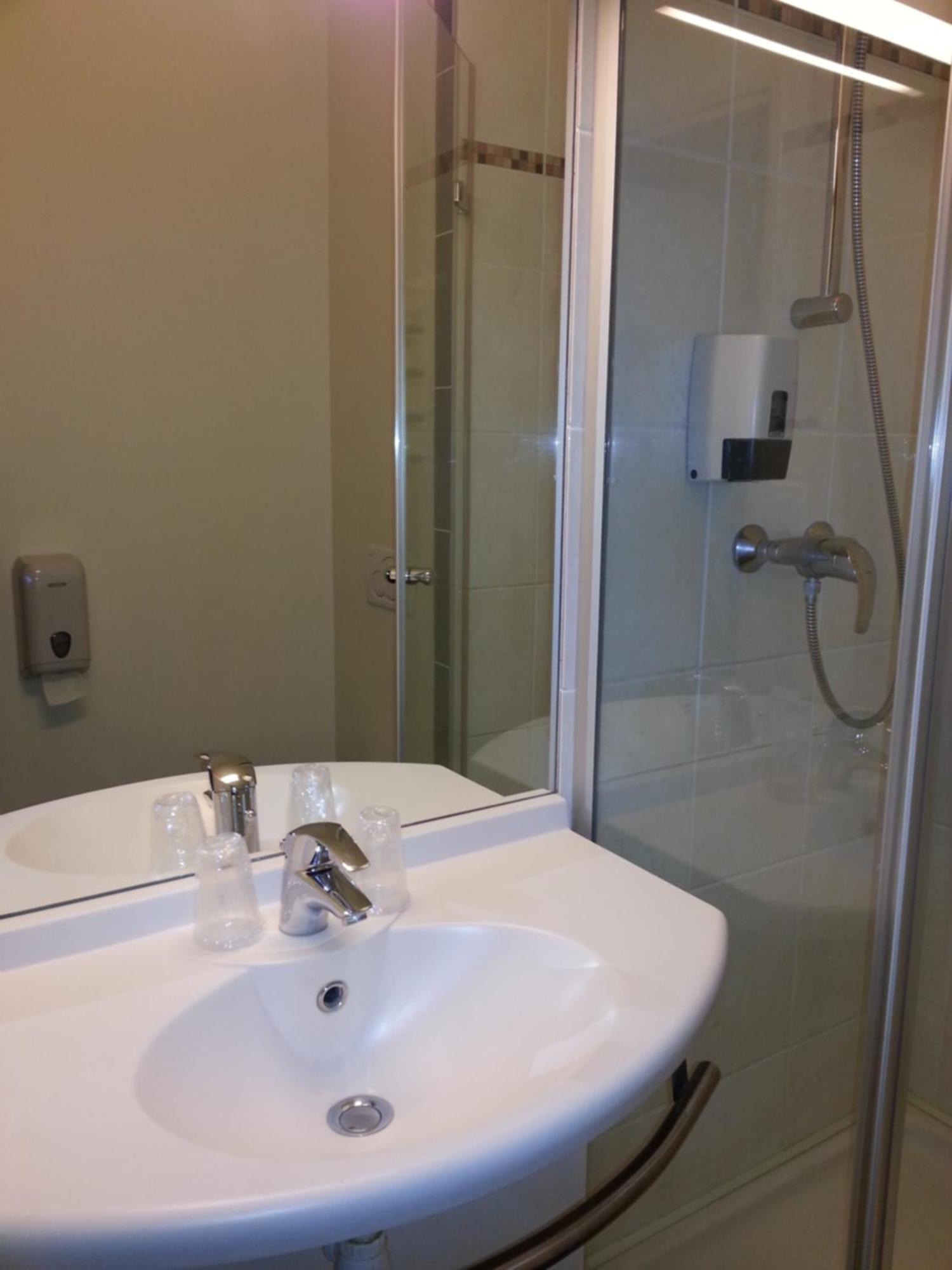 Akena Hotel 3*